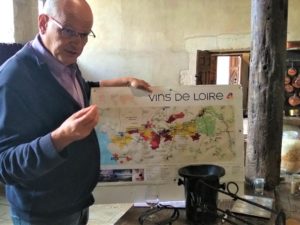 Dégustation vins de Loire dans une cuisine du 167me siècle