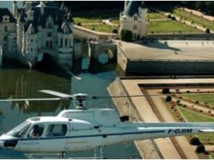 Survol des châteaux de la Loire en hélicoptère